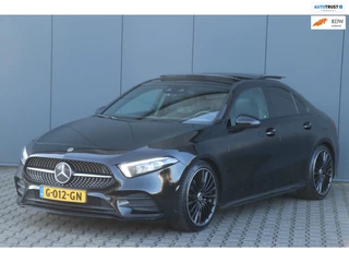 Hoofdafbeelding Mercedes-Benz A-Klasse Mercedes-Benz A-klasse 180 AMG | PANO | Sfeerverlichting | Camera | Nette auto!