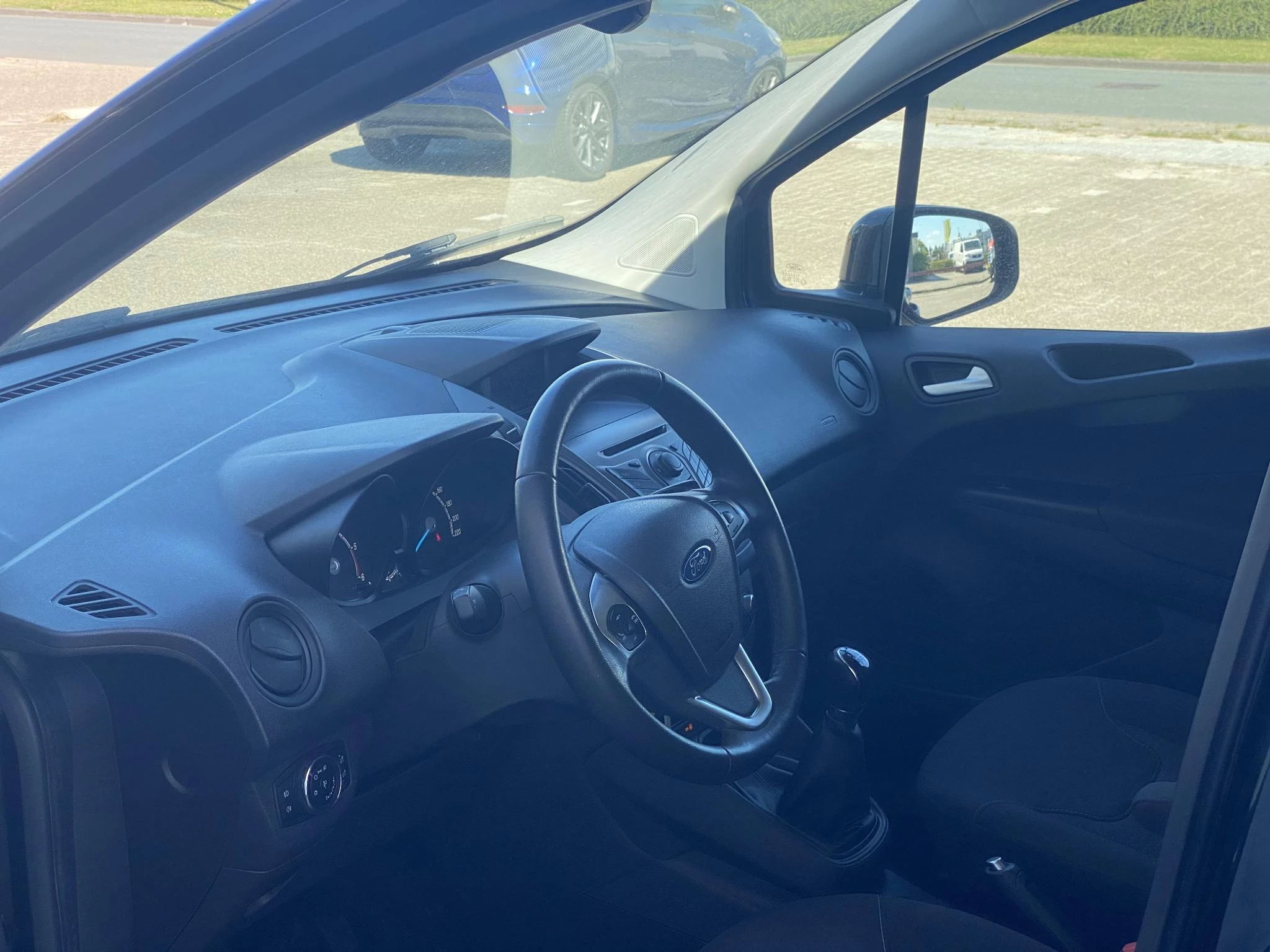 Hoofdafbeelding Ford Transit Courier