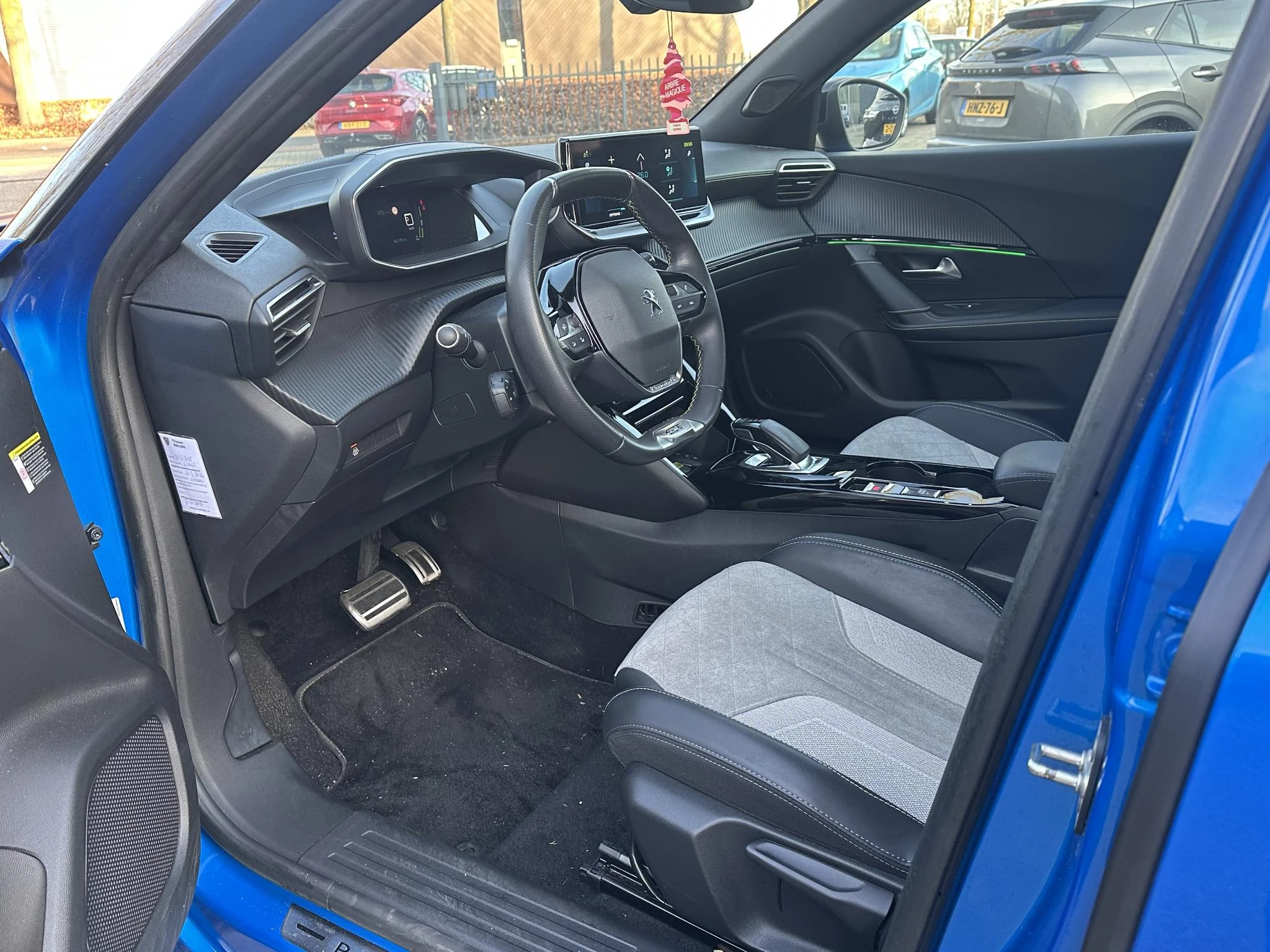 Hoofdafbeelding Peugeot e-2008