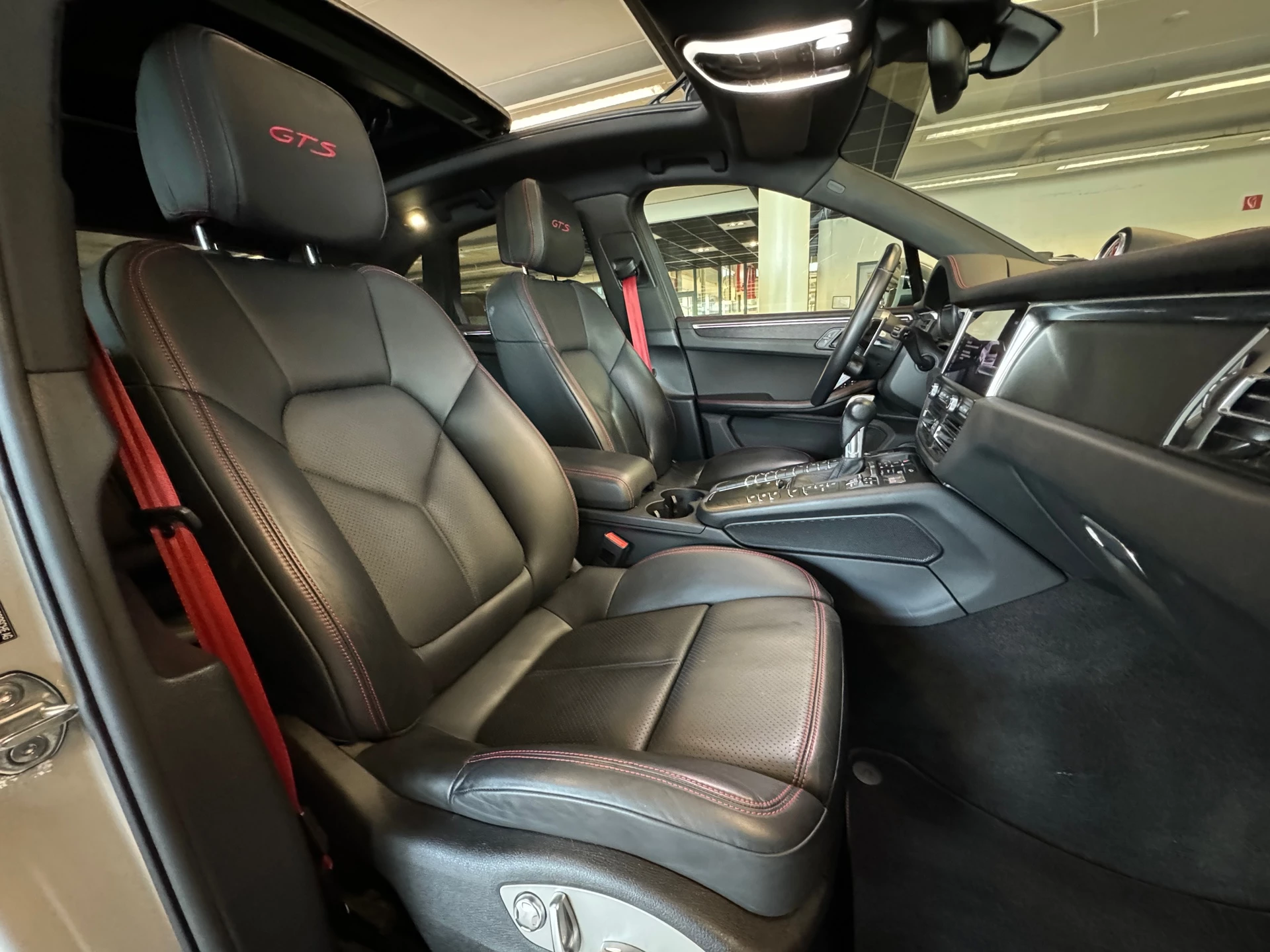 Hoofdafbeelding Porsche Macan