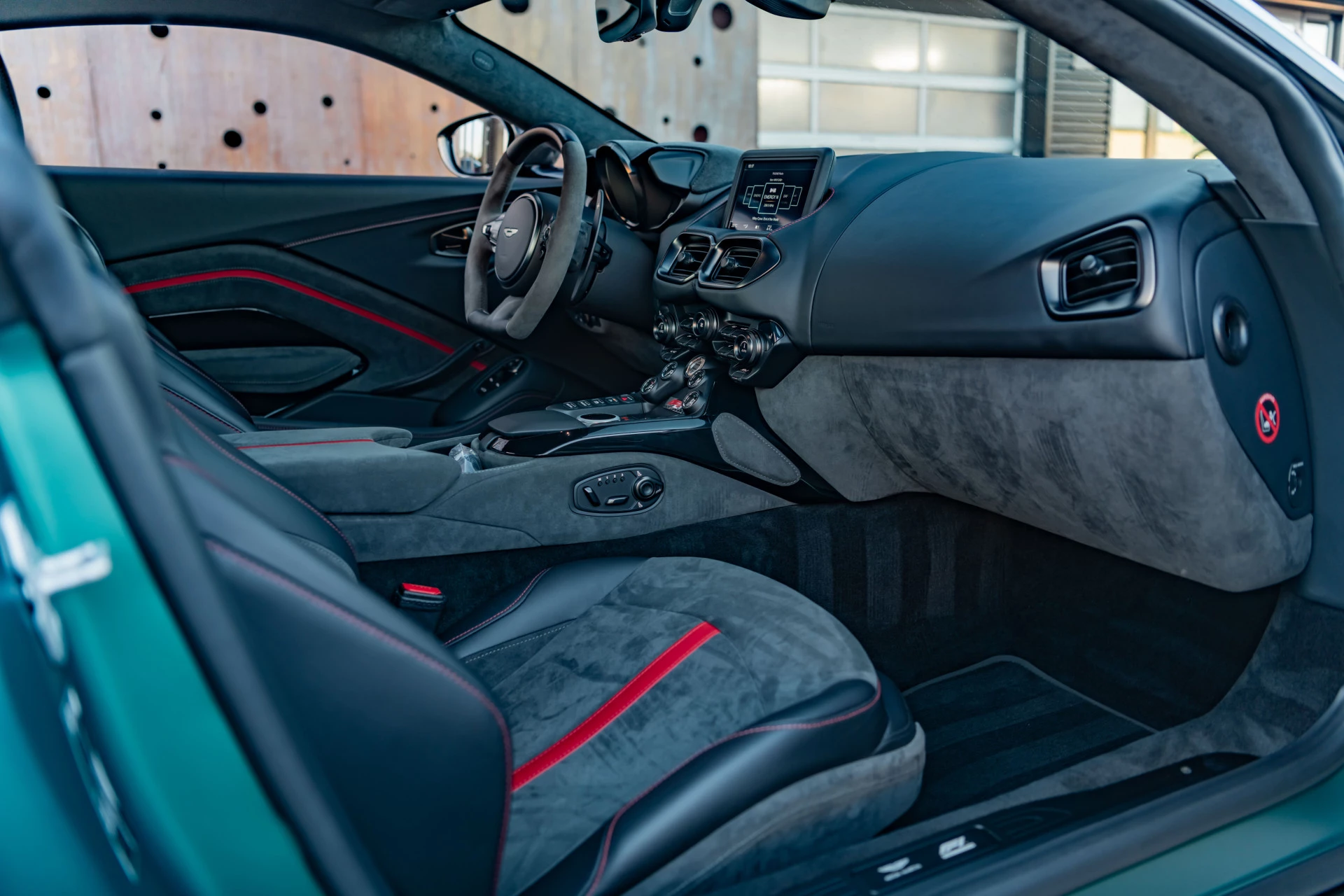 Hoofdafbeelding Aston Martin V8 Vantage