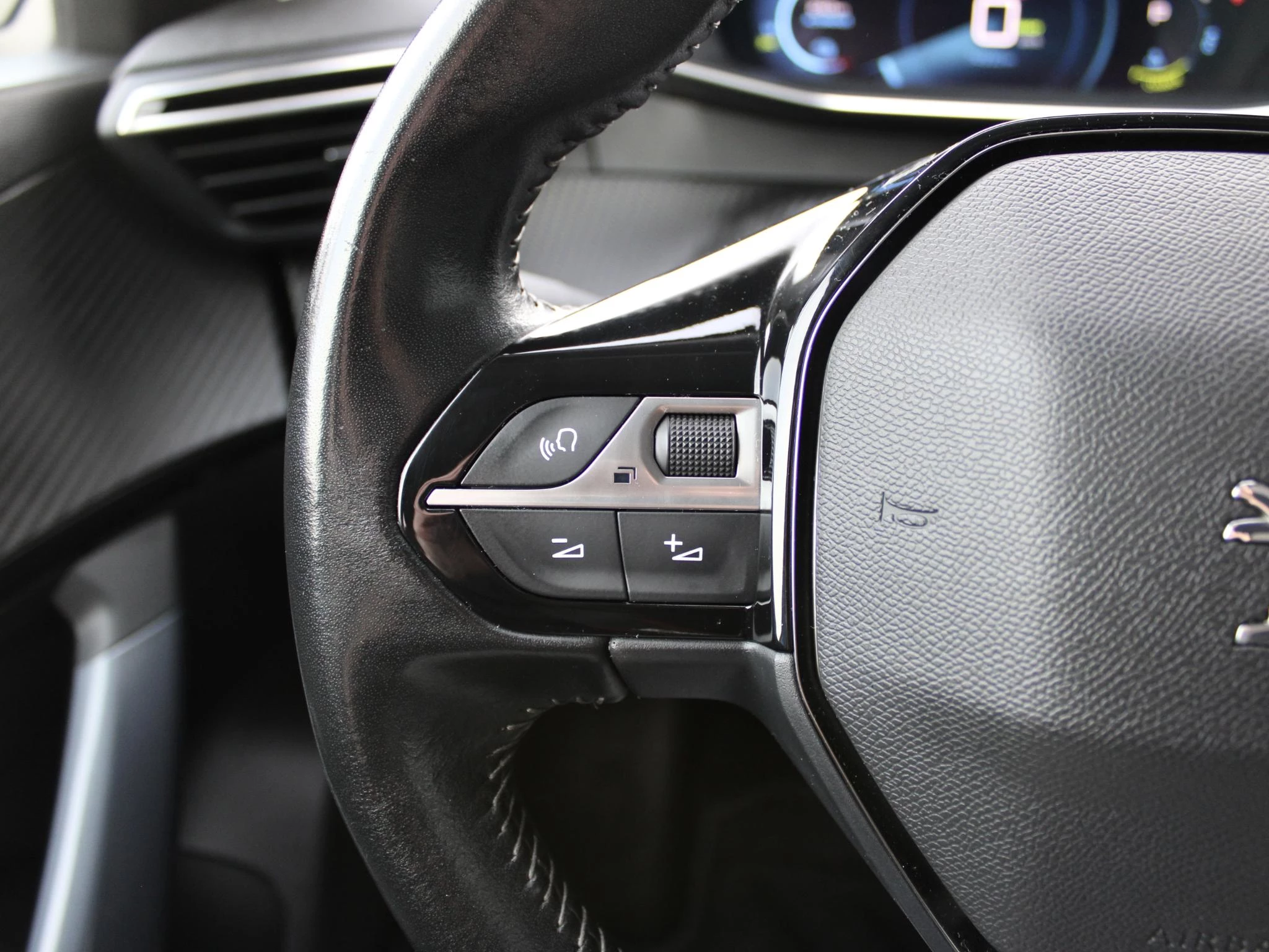 Hoofdafbeelding Peugeot e-2008