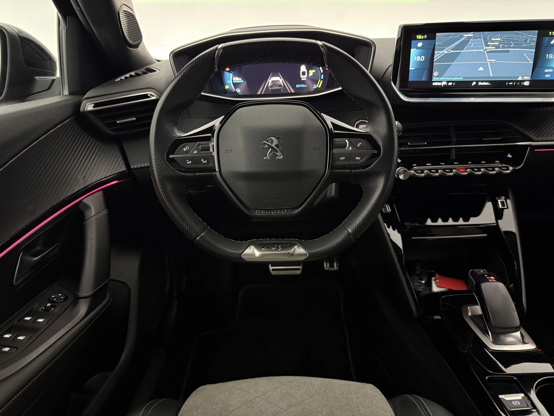 Hoofdafbeelding Peugeot e-2008