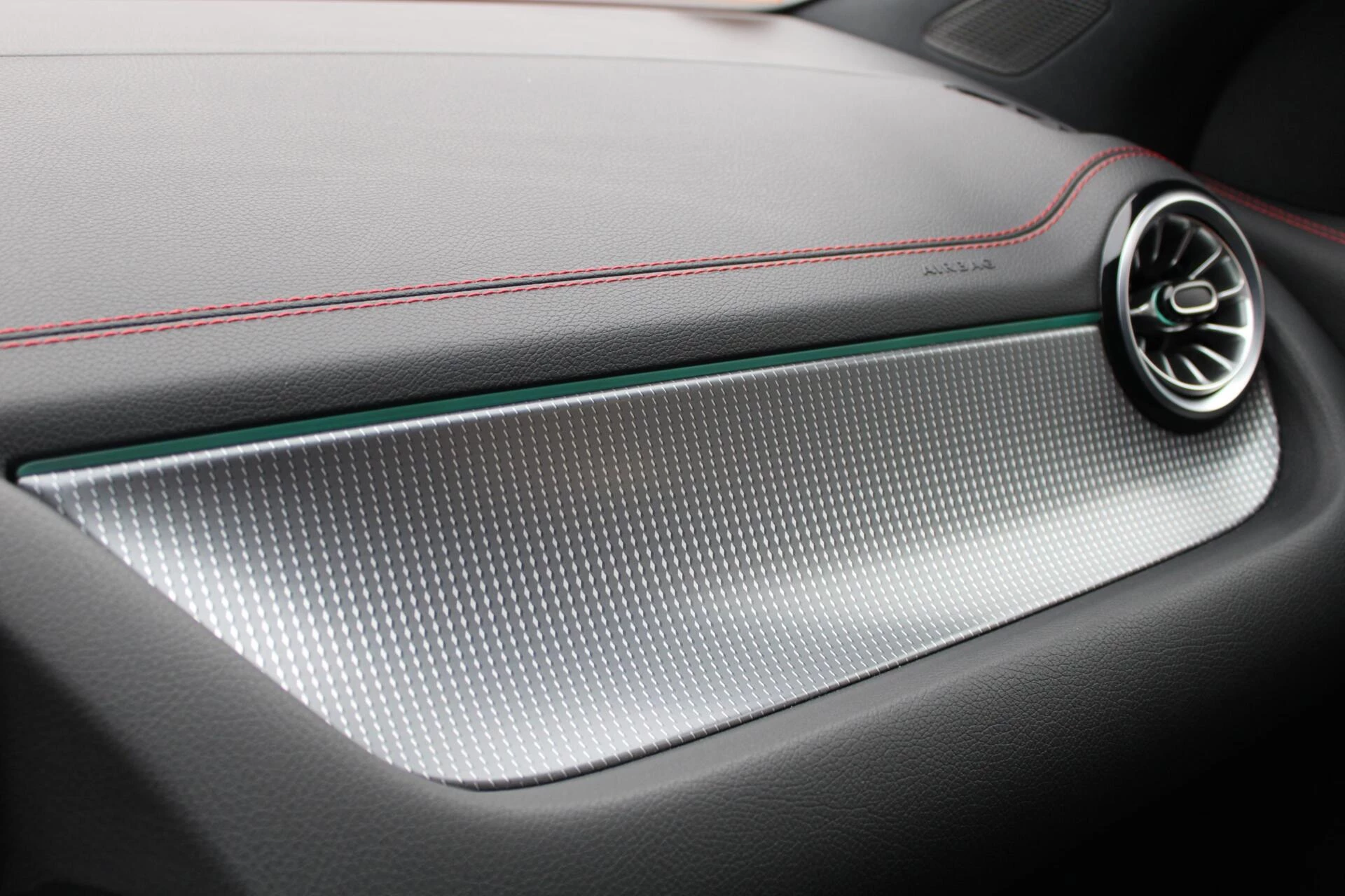 Hoofdafbeelding Mercedes-Benz EQA