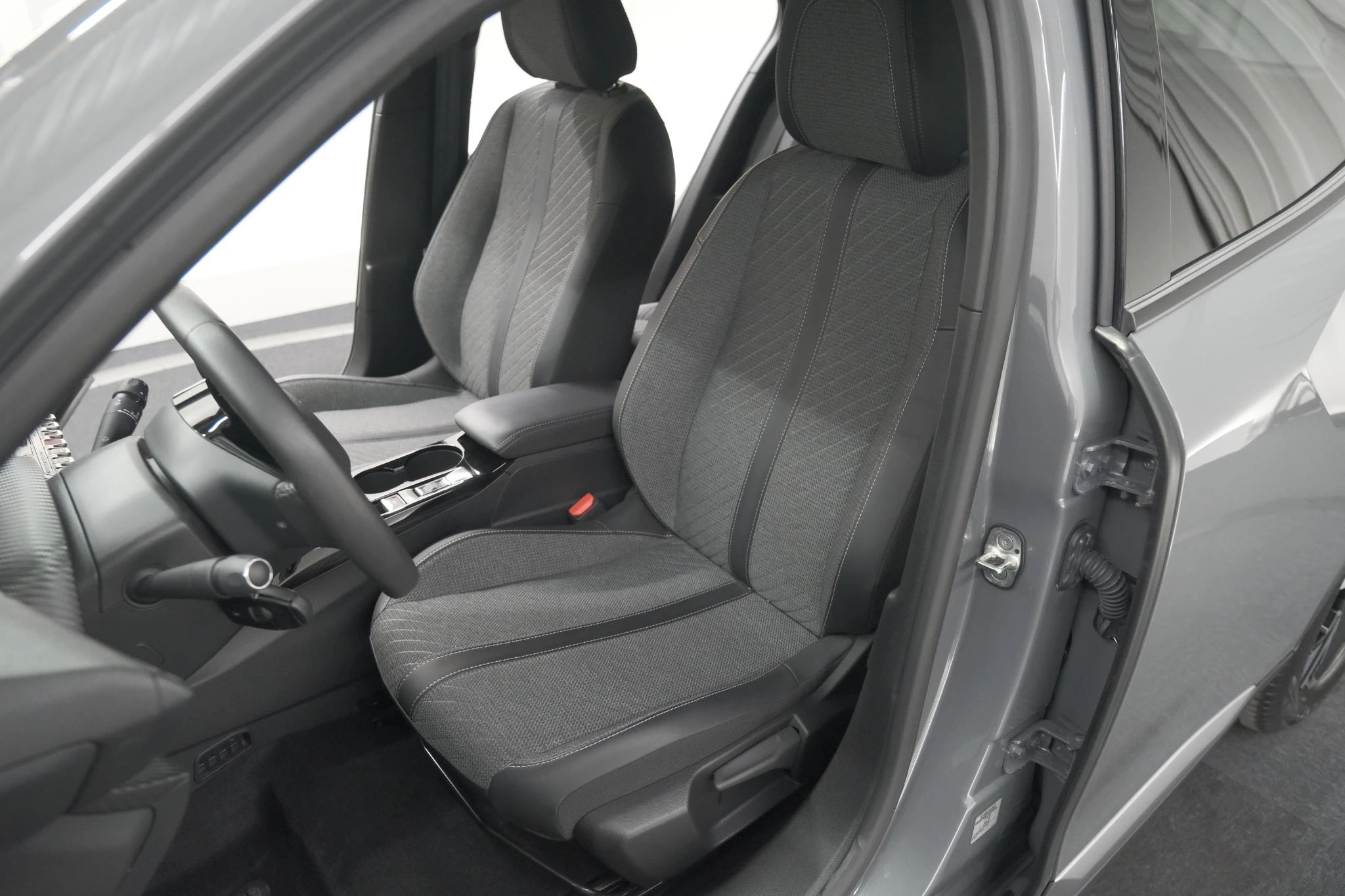 Hoofdafbeelding Peugeot e-2008