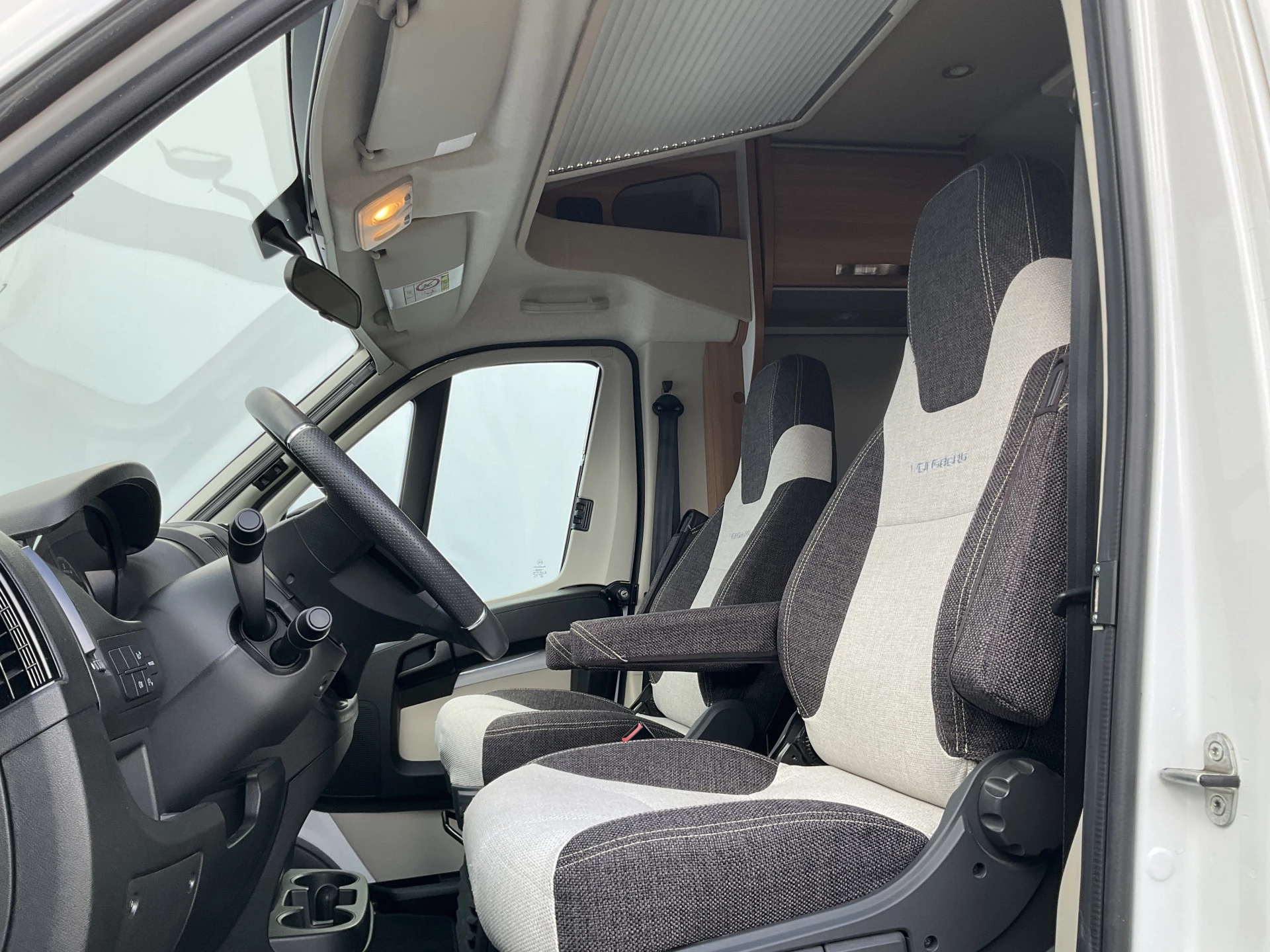 Hoofdafbeelding Weinsberg R57