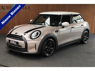 MINI Cooper Mini 1.5 Navi Leer Camera PDC Carplay Keyless Go & Entry LM velgen Zwarte binnenhemel Stoelverwarming Sportstoelen LED BTW auto!