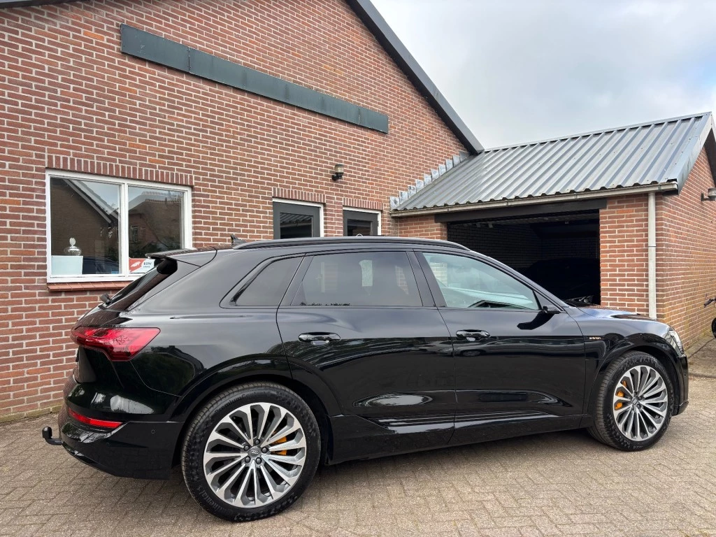 Hoofdafbeelding Audi e-tron