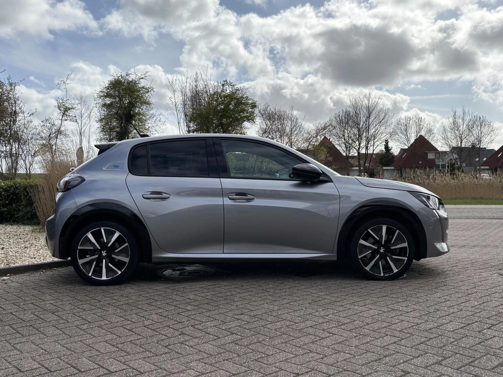 Hoofdafbeelding Peugeot e-208