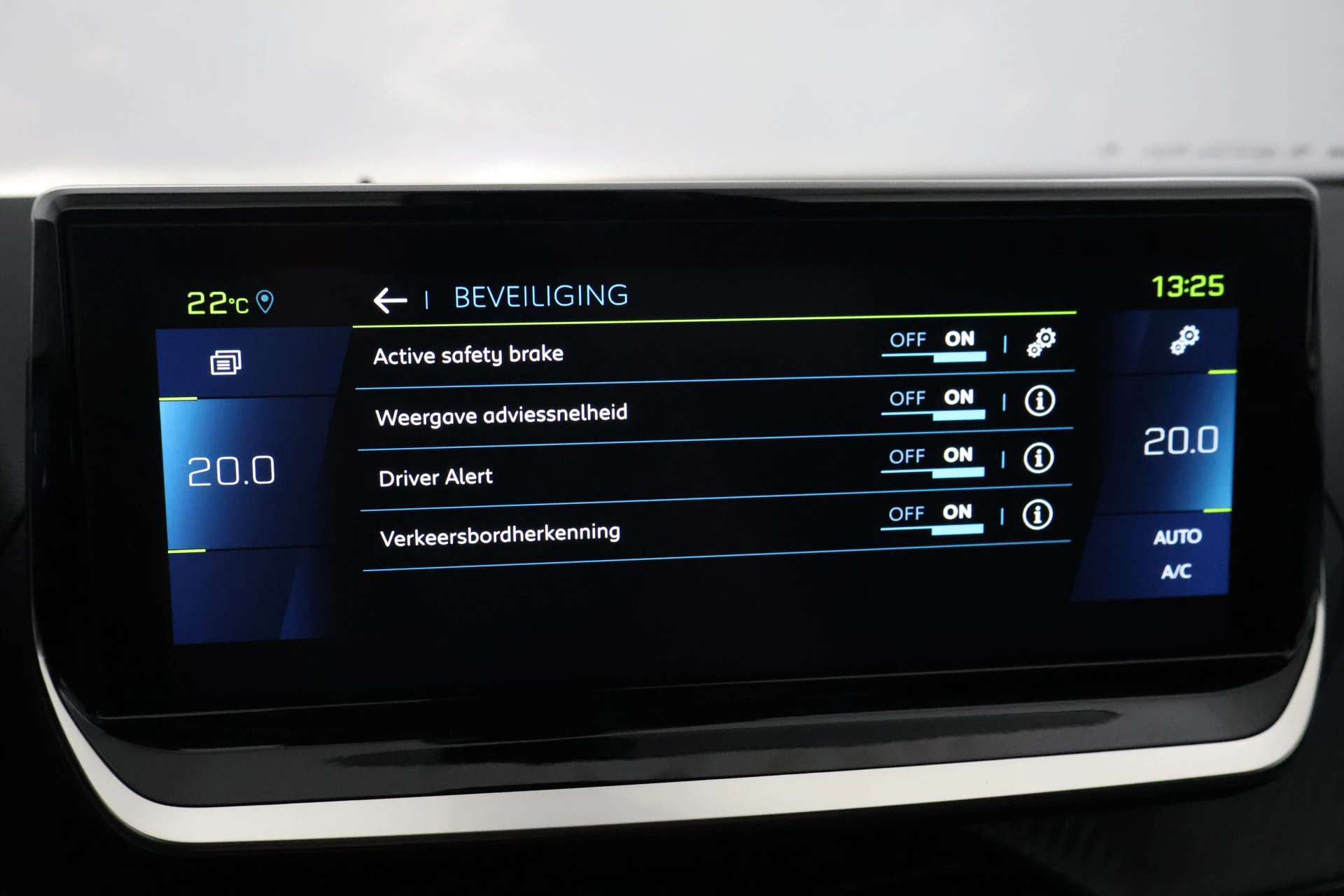 Hoofdafbeelding Peugeot e-2008
