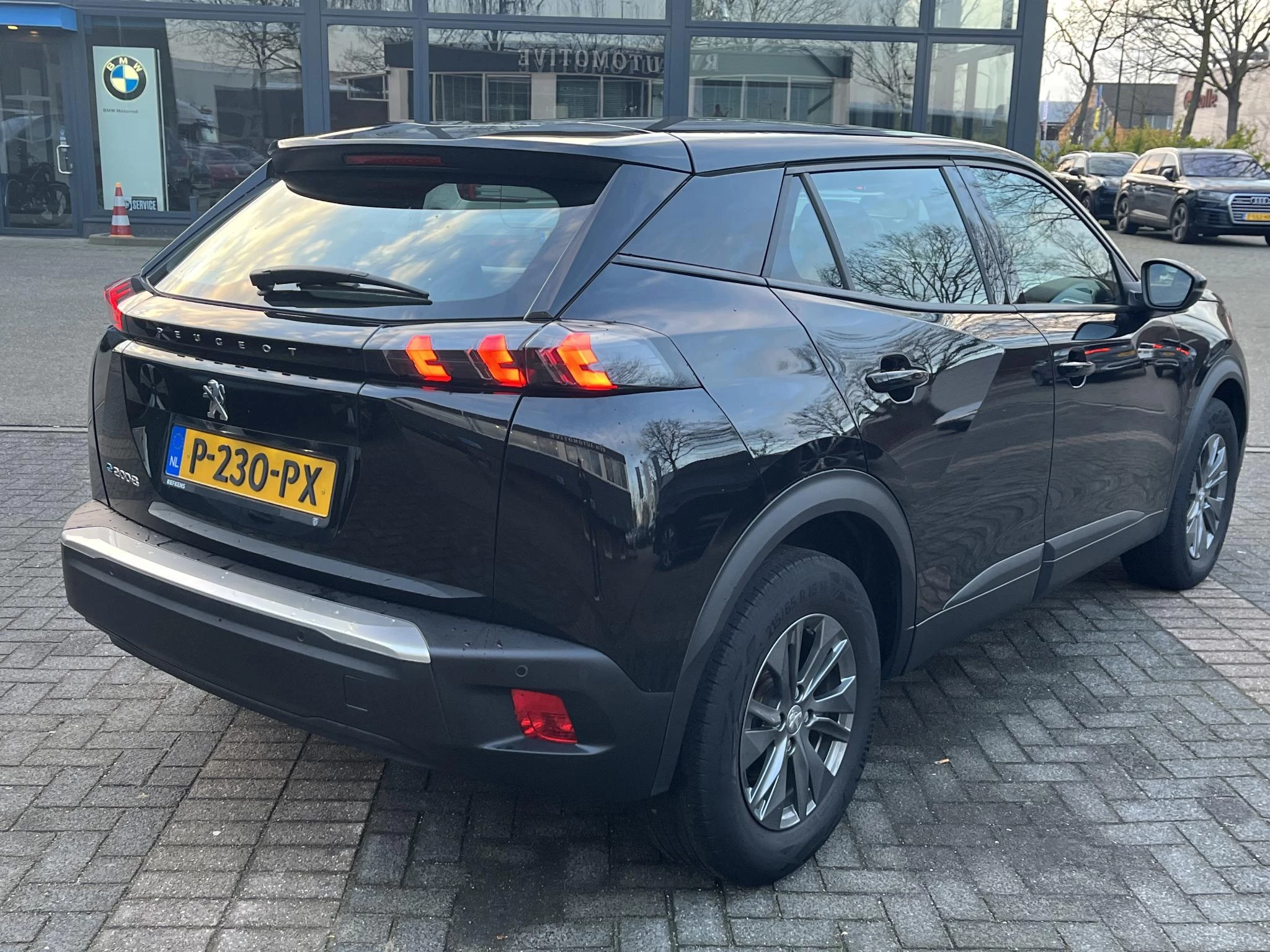 Hoofdafbeelding Peugeot e-2008