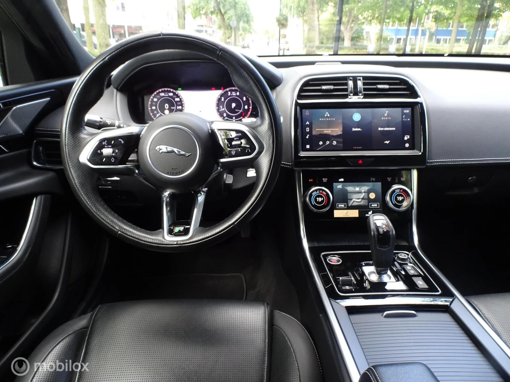 Hoofdafbeelding Jaguar XE