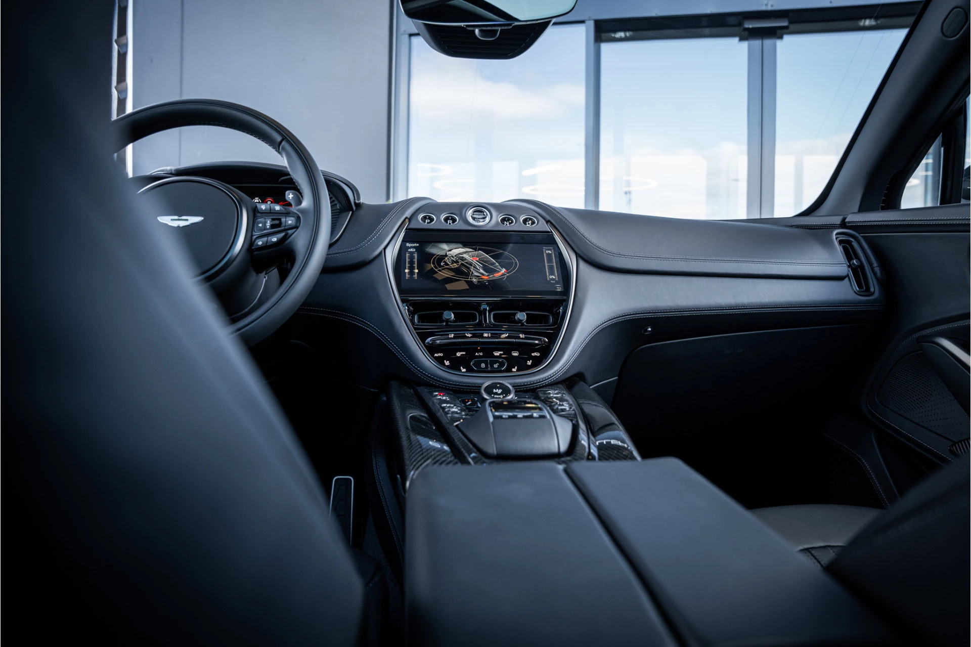 Hoofdafbeelding Aston Martin DBX