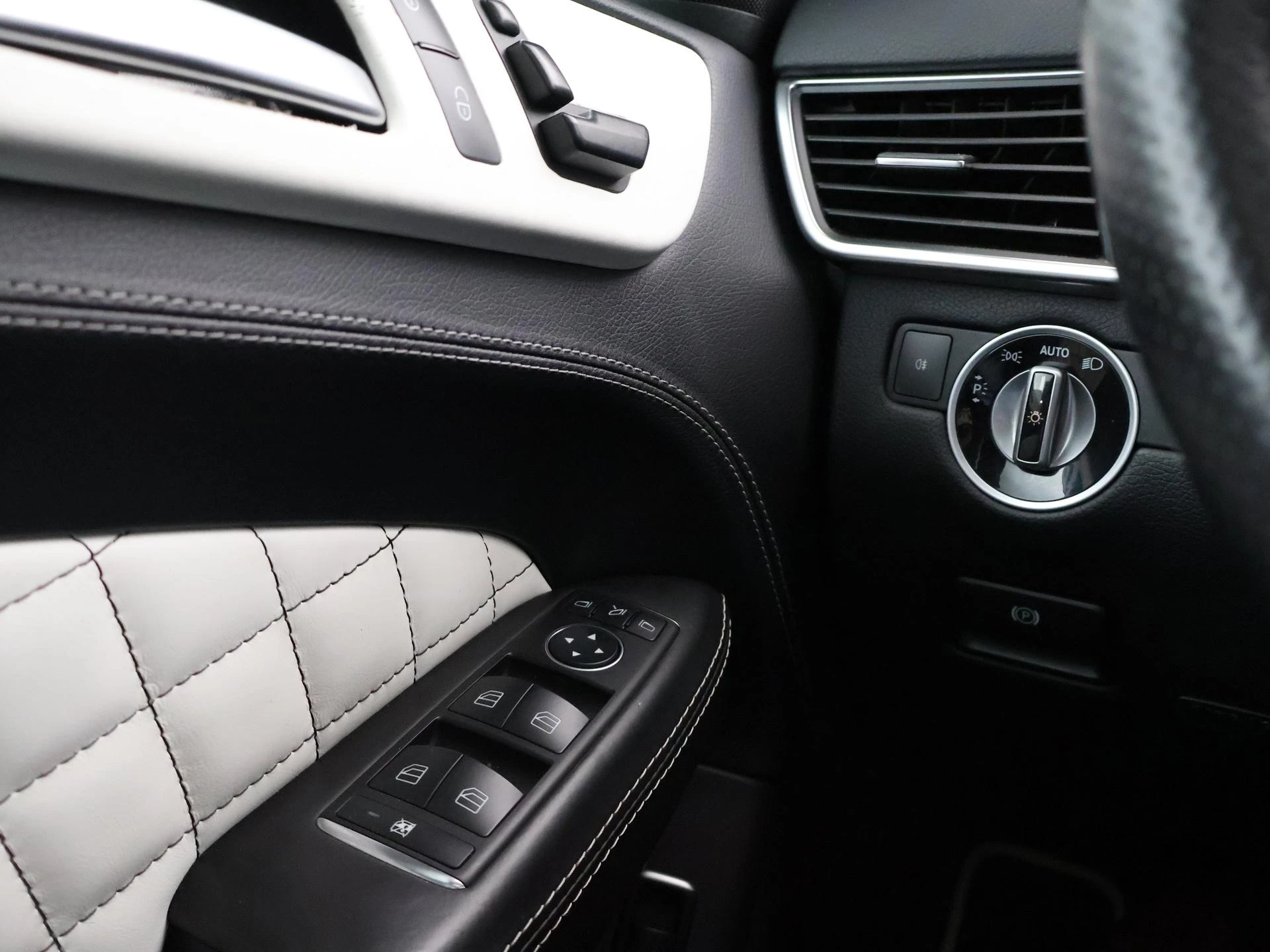 Hoofdafbeelding Mercedes-Benz M-Klasse