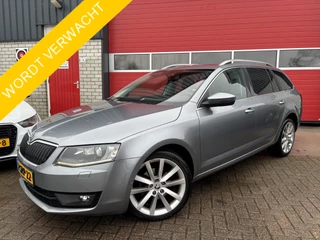 Škoda Octavia Combi 1.4 TSI Greentech Elegance Businessline AUTOMAAT / PANORAMADAK / XENON / CANTON / STOELVERW / KEYLESS / TREKHAAK / NL-AUTO