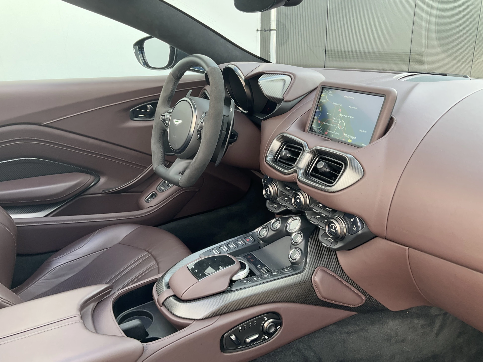 Hoofdafbeelding Aston Martin V8 Vantage