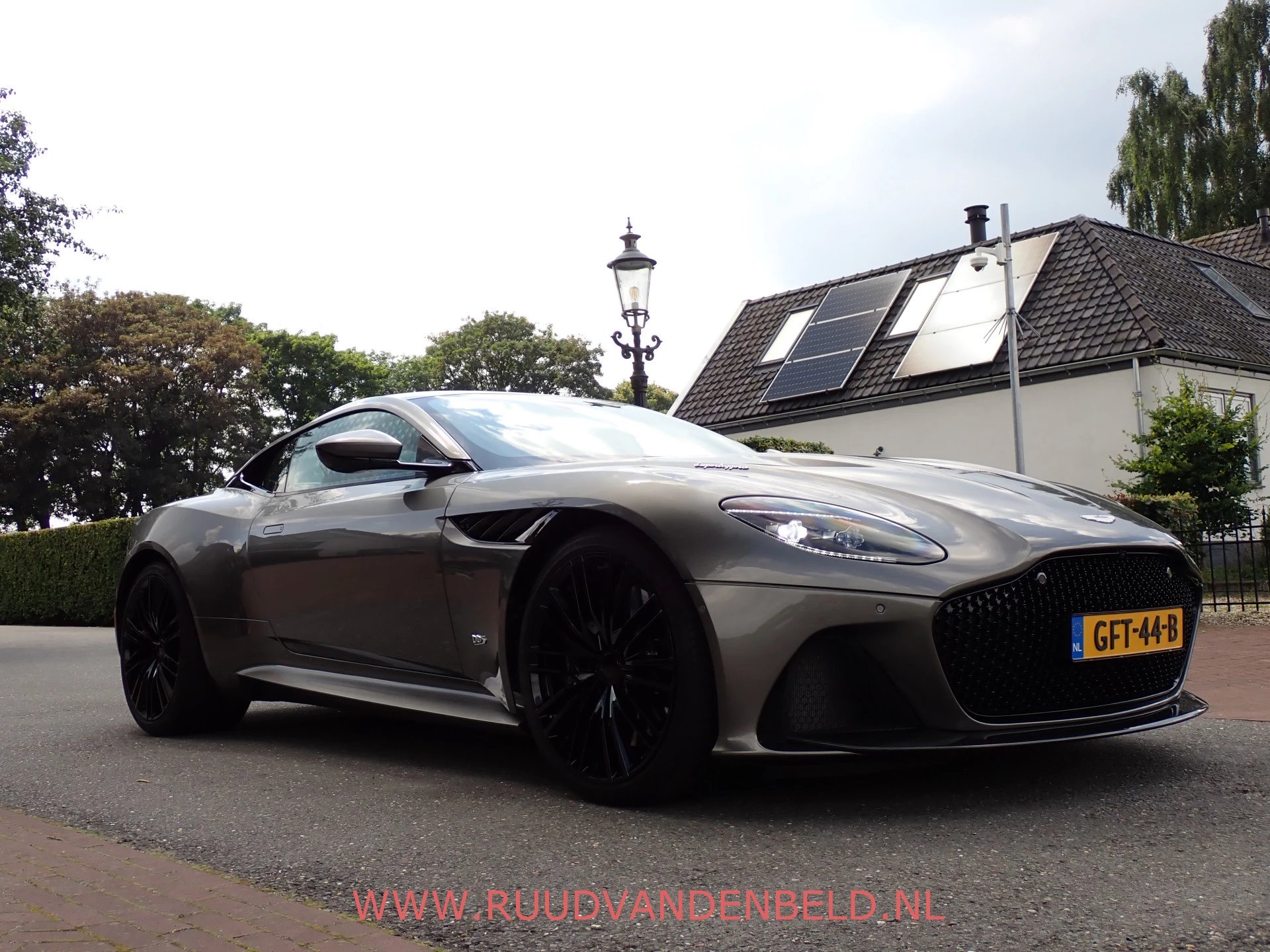 Hoofdafbeelding Aston Martin DBS