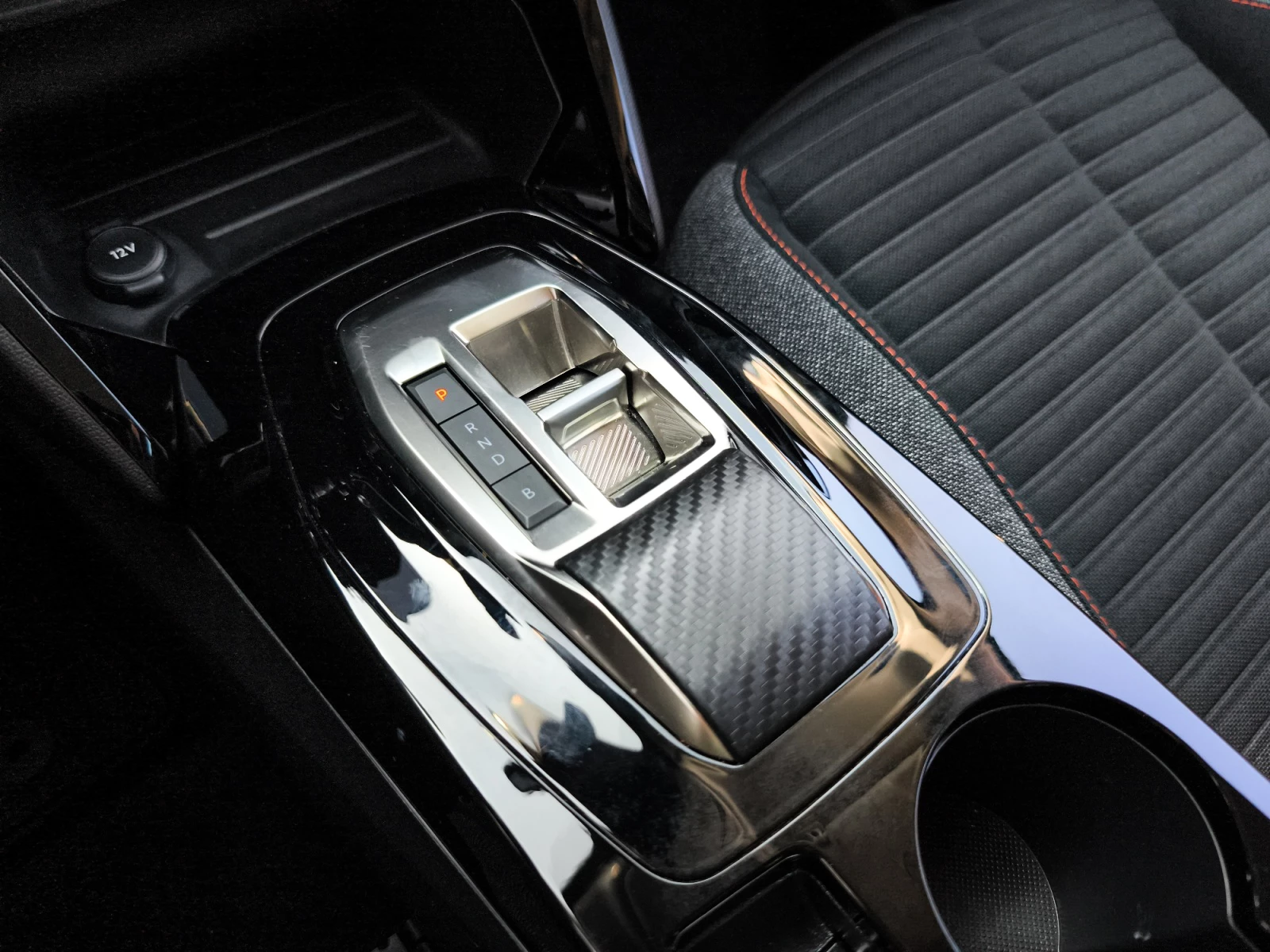 Hoofdafbeelding Peugeot e-208