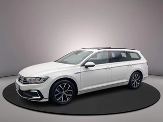 Hoofdafbeelding Volkswagen Passat Volkswagen Passat Variant GTE Business 1.4 TSI eHybrid 218pk DSG Automaat Panoramadak, Adaptive cruise control, Navigatie, Stoelverwarming, Parkeersensoren, LED koplampen