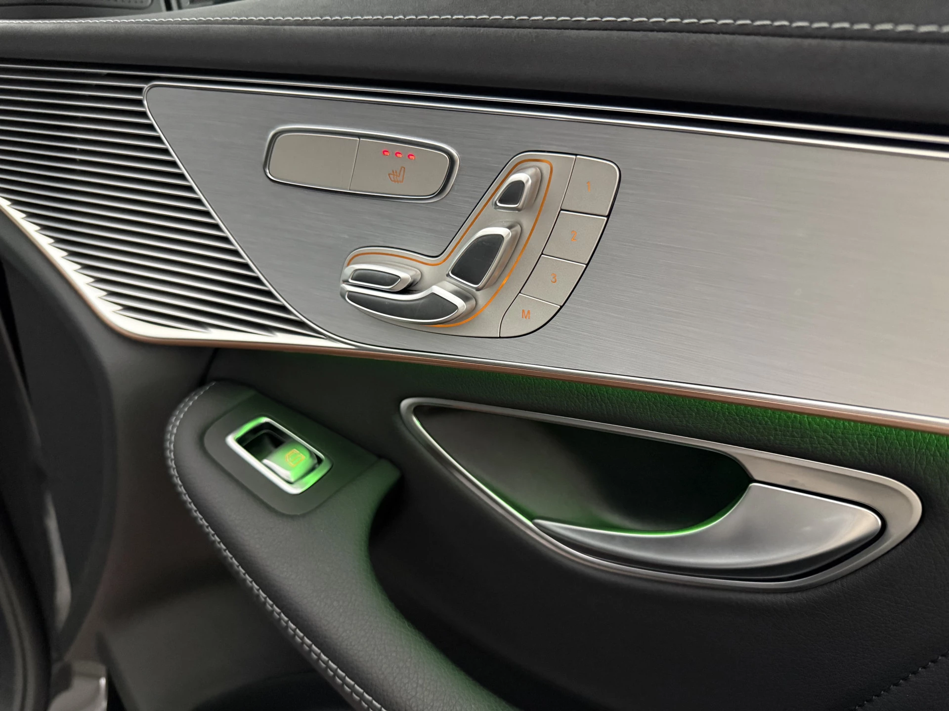 Hoofdafbeelding Mercedes-Benz EQC