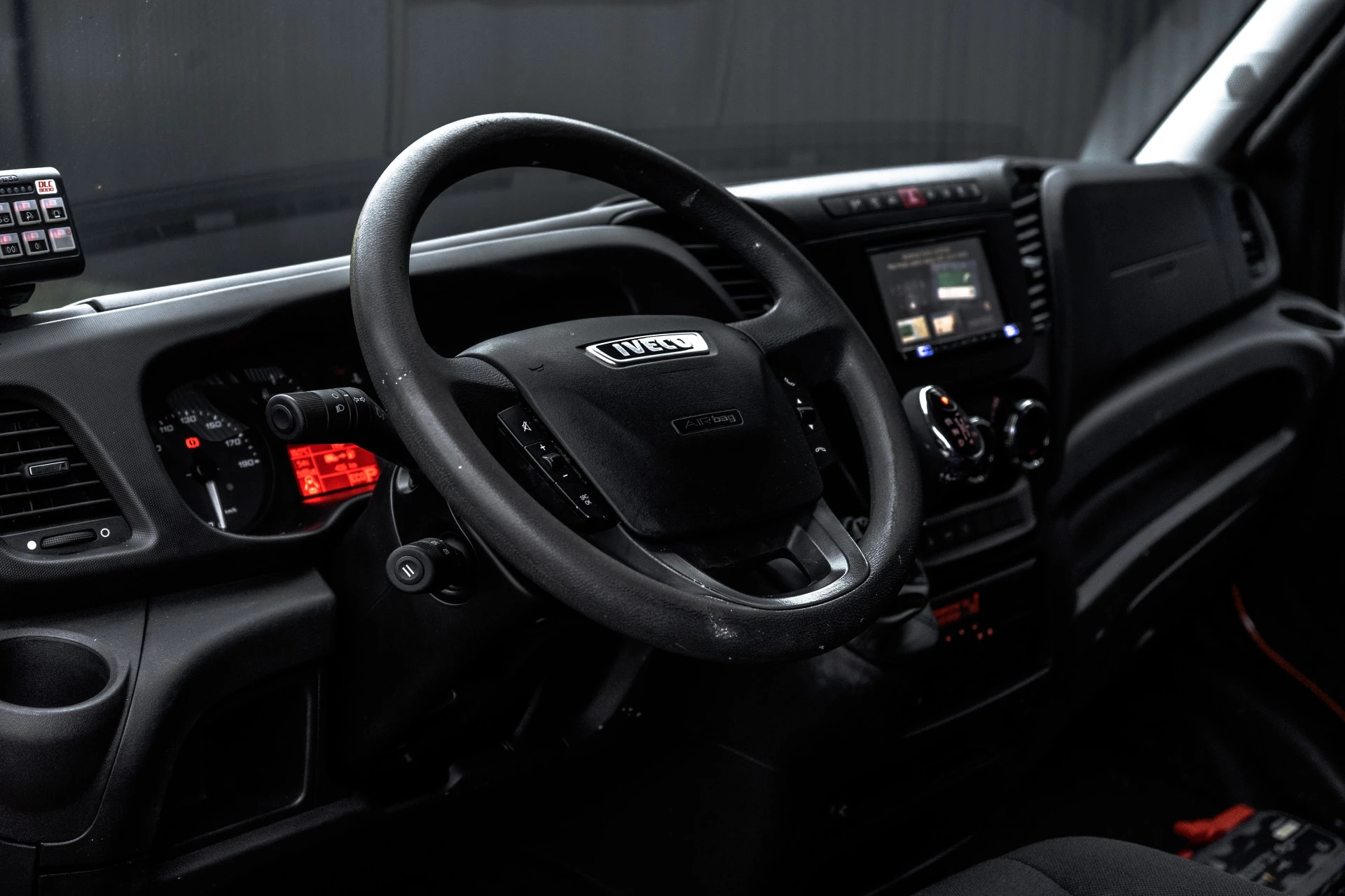 Hoofdafbeelding Iveco 50C18 3.0L | Bakwagen met laadklep | Climatic | Cruise | 180PK | 3.5T Trekgewicht | 2520KG Laadvermogen