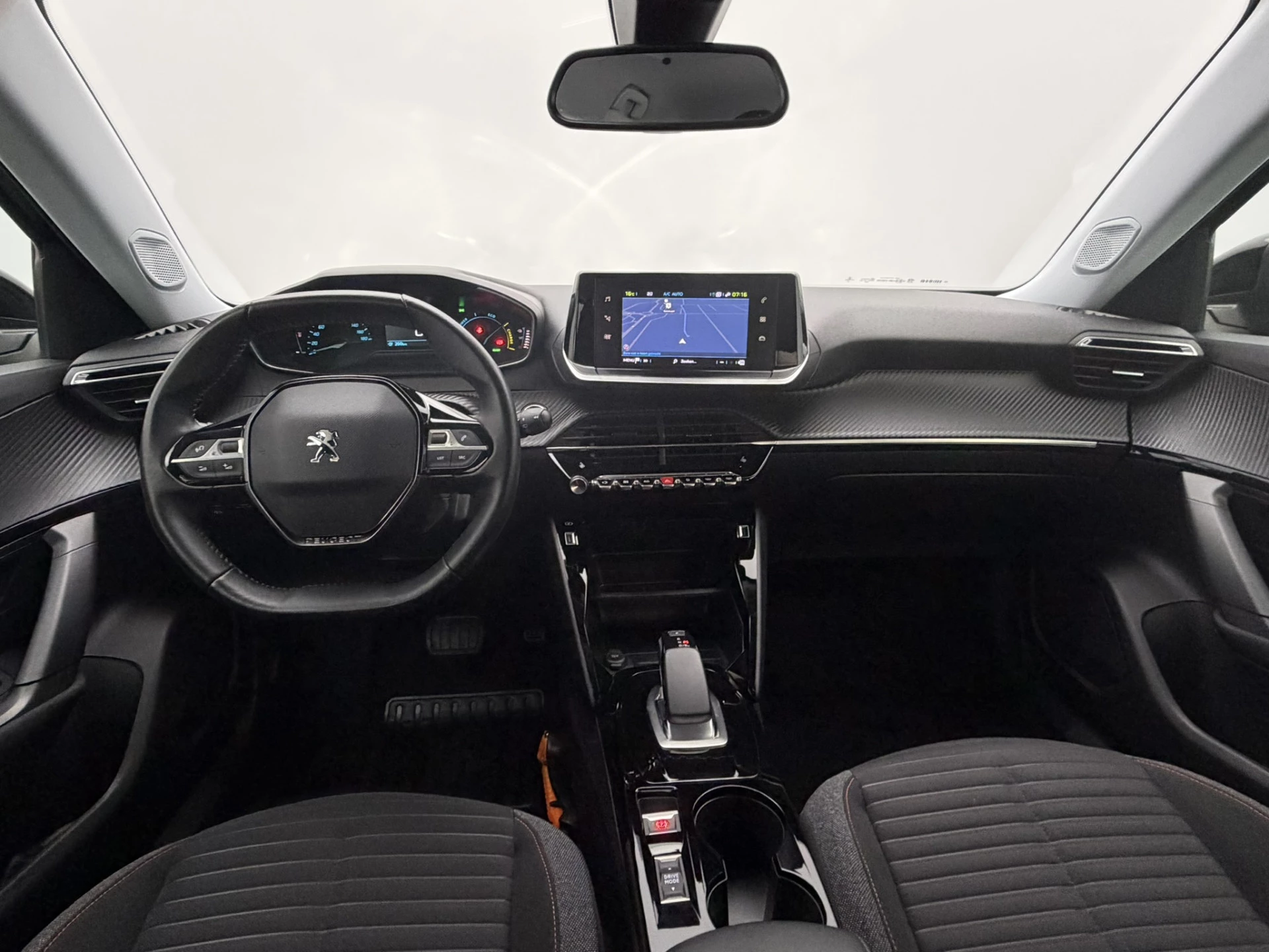 Hoofdafbeelding Peugeot e-2008