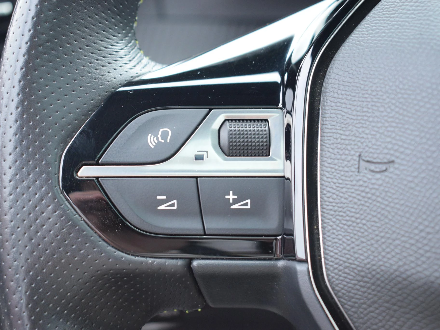 Hoofdafbeelding Peugeot e-208