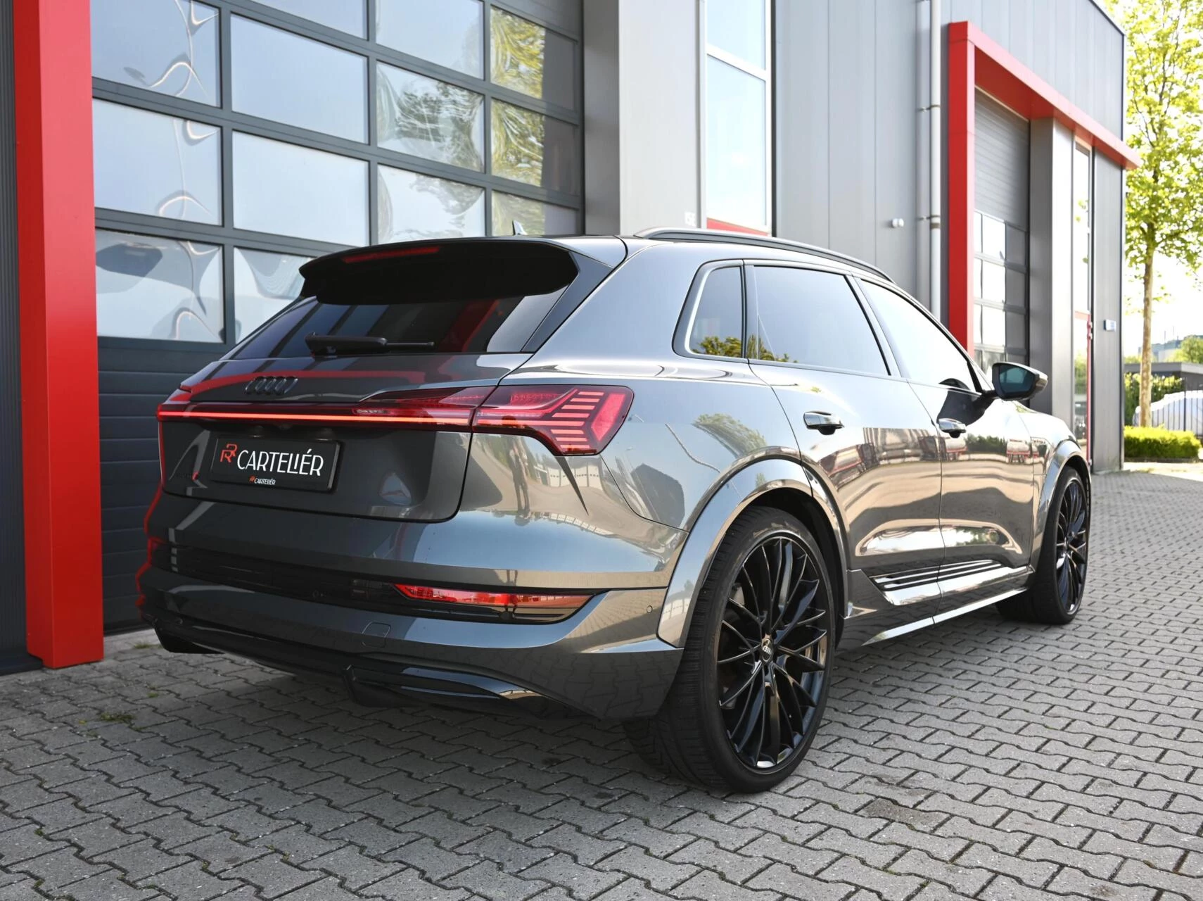 Hoofdafbeelding Audi e-tron
