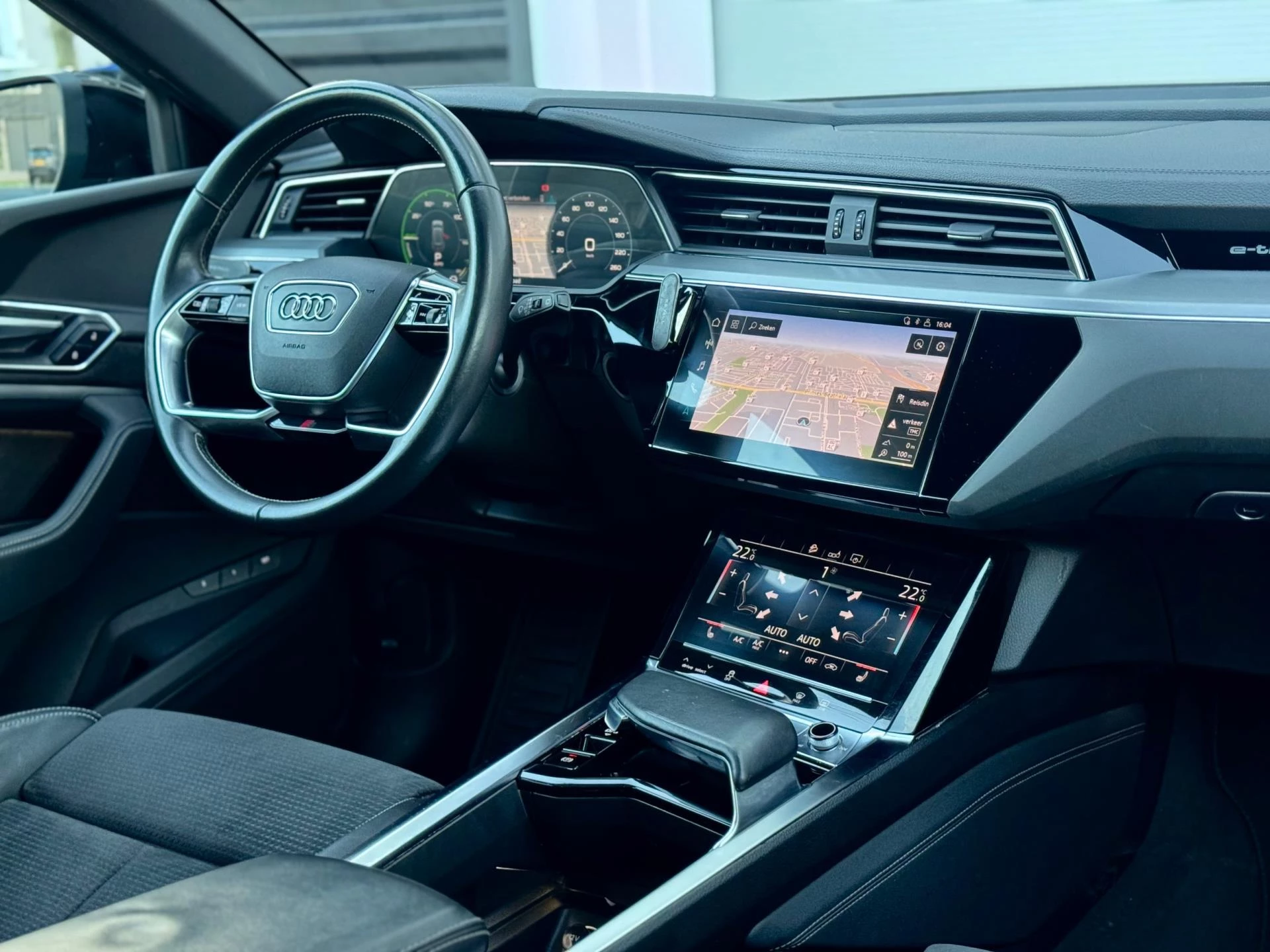 Hoofdafbeelding Audi e-tron