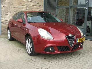 Hoofdafbeelding Alfa Romeo Giulietta Alfa Romeo Giulietta 1.4 16V Turbo 88KW Distinctive Alfa Romeo Rosso
