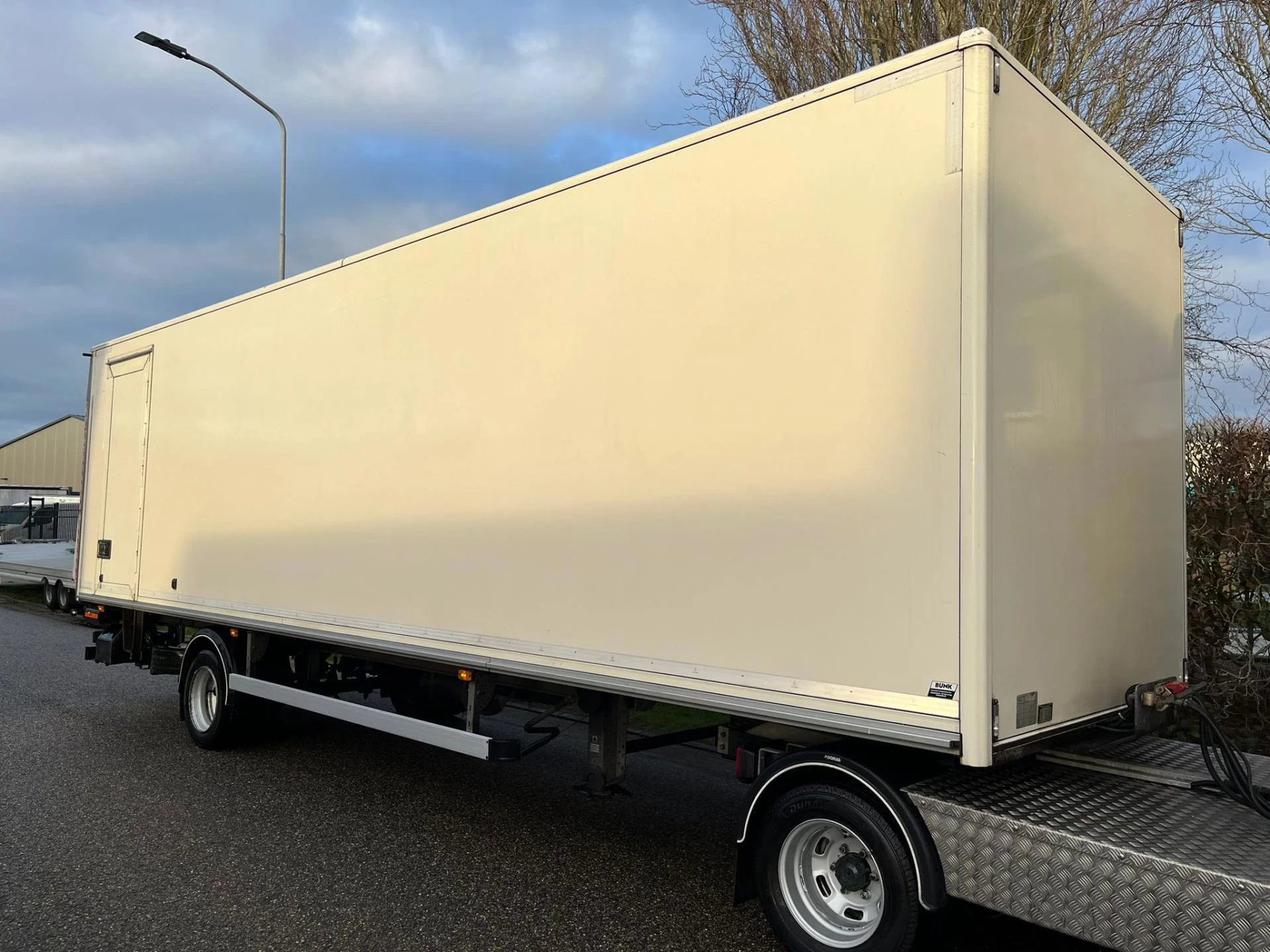 Hoofdafbeelding Bunk 7T  BE OPLEGGER | Laadklep 1500kg | 2x zijdeur