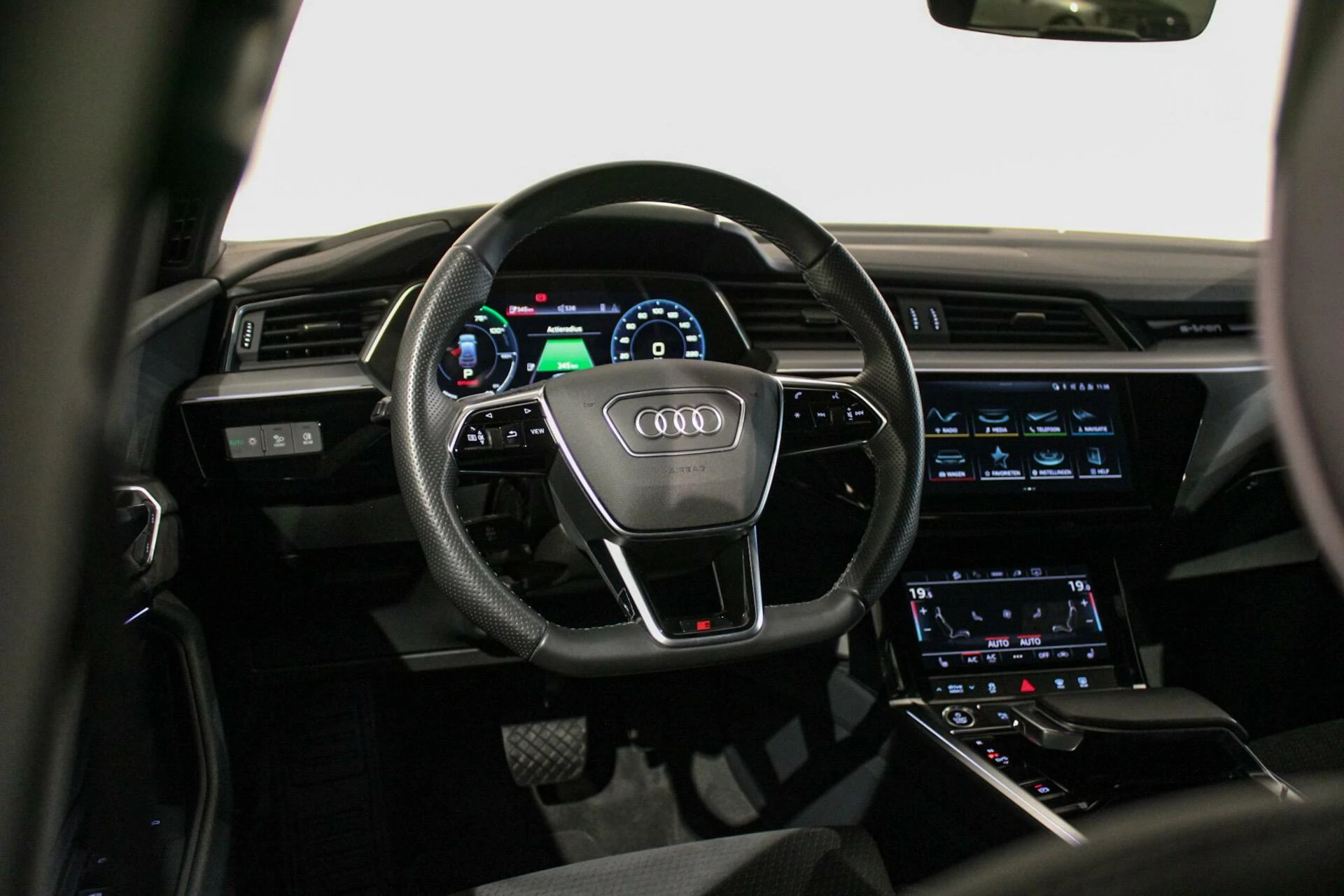 Hoofdafbeelding Audi e-tron