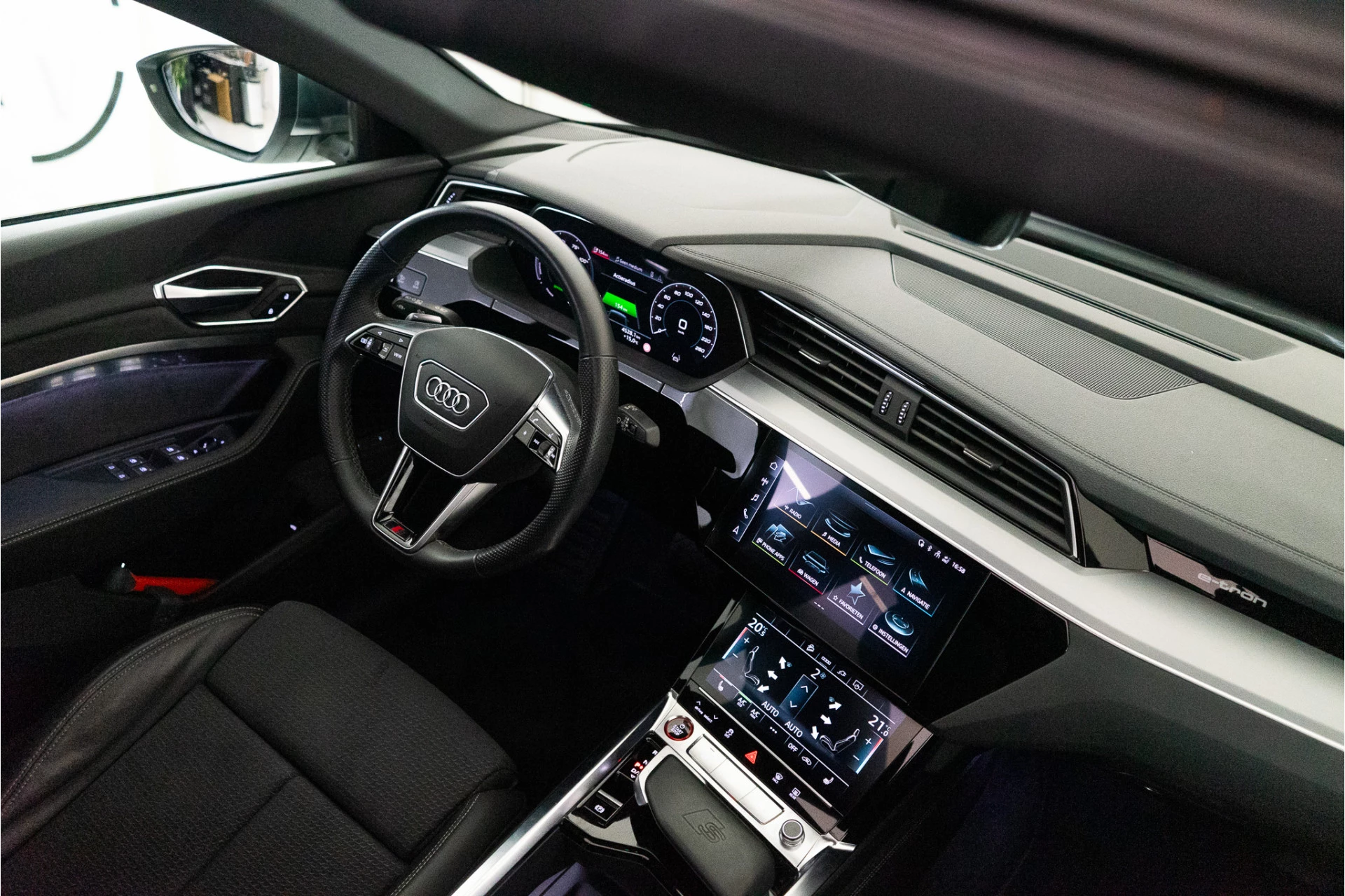 Hoofdafbeelding Audi e-tron