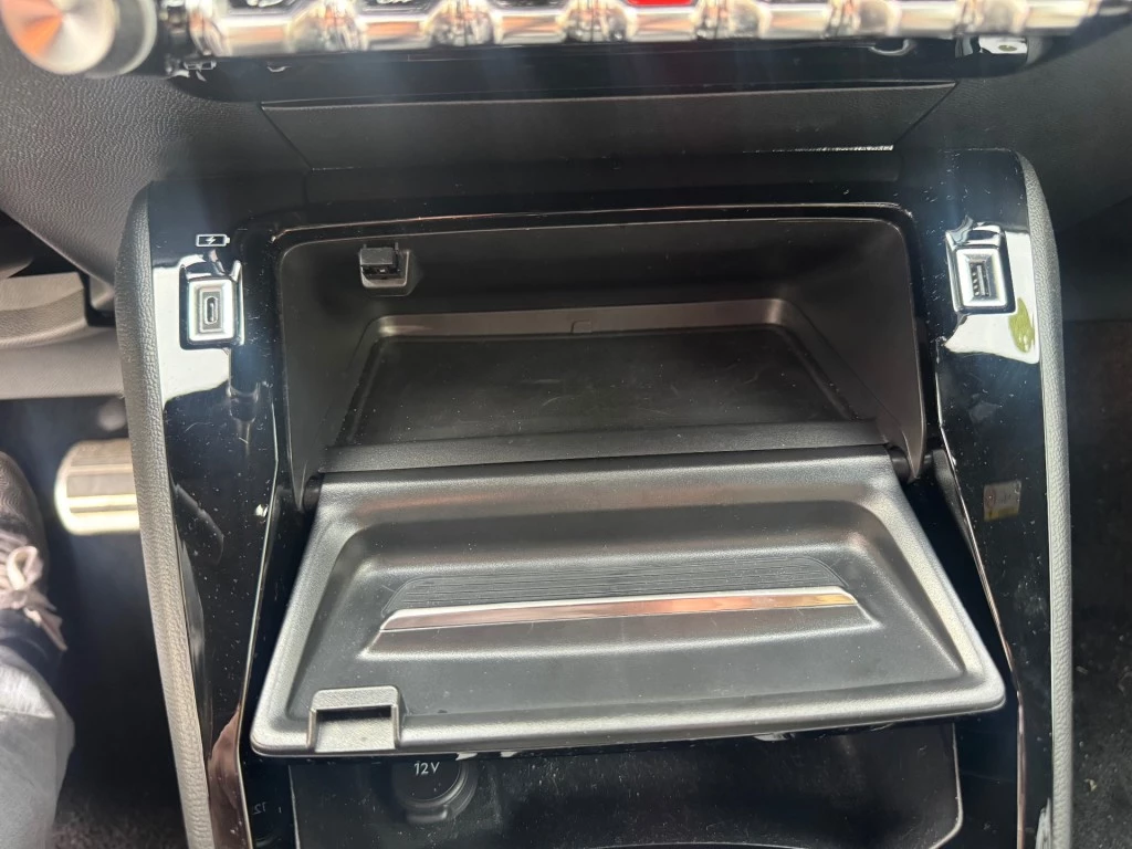 Hoofdafbeelding Peugeot e-2008