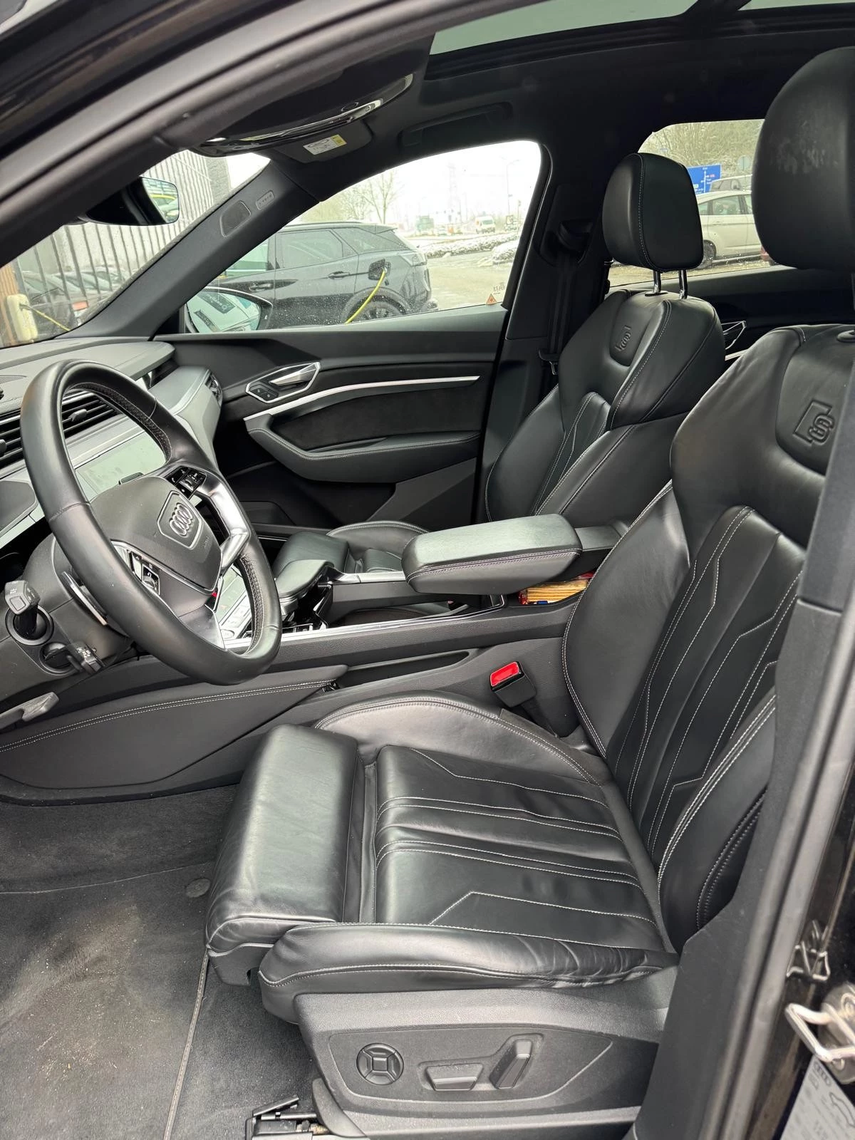 Hoofdafbeelding Audi e-tron