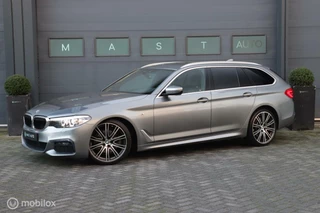 Hoofdafbeelding BMW 5 Serie BMW 520i Touring 520i|M-Sport|Pano|Comfortstoel|harman kardon|