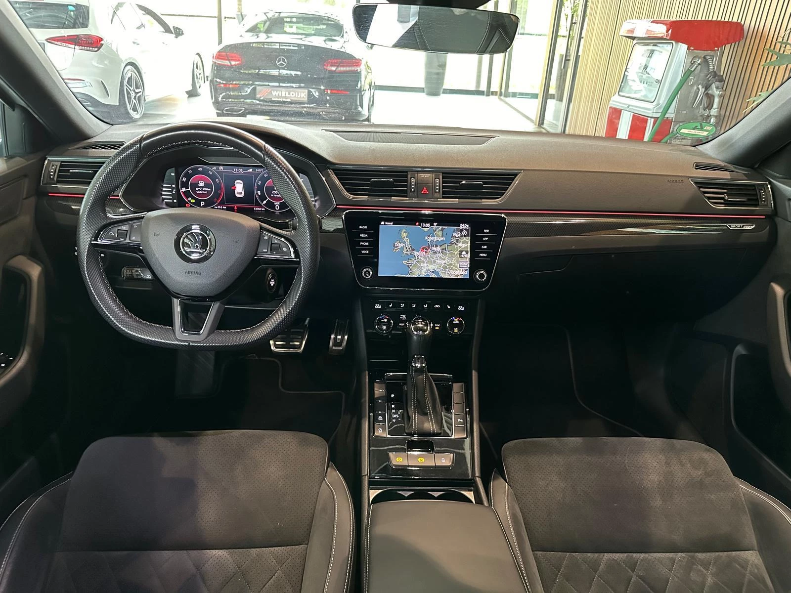 Hoofdafbeelding Škoda Superb