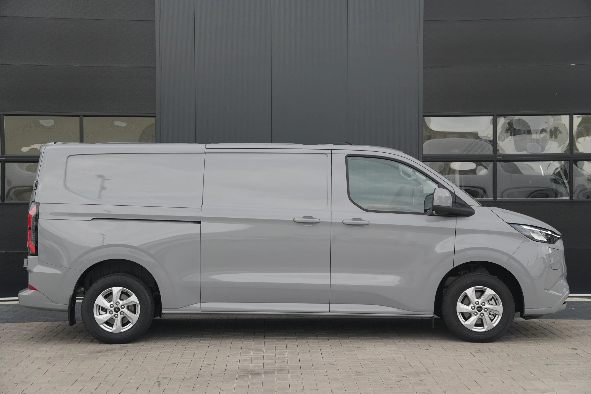 Hoofdafbeelding Ford E-Transit Custom