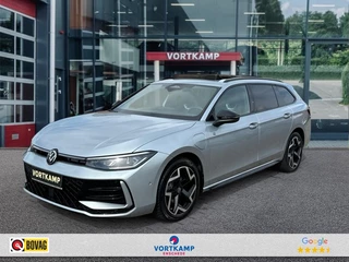 Hoofdafbeelding Volkswagen Passat Volkswagen Passat Variant 1.5 TSI DSG GTE R-LINE PANO-DAK/TREKHAAK/360-CAMERA/H&K/NAVI/ACC/HUD