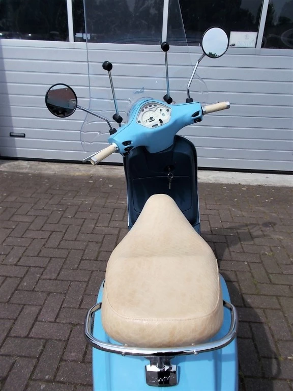 Hoofdafbeelding Vespa LX