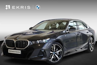 BMW i5 Sedan eDrive40 | M Sport | Glazen Panoramadak | Trekhaak Elektrisch | 20" M Sterspaak | Stuur & Stoelverwarming | Stoelventilatie | Harman Kardon | Active Cruise Control | Lentevoordeel