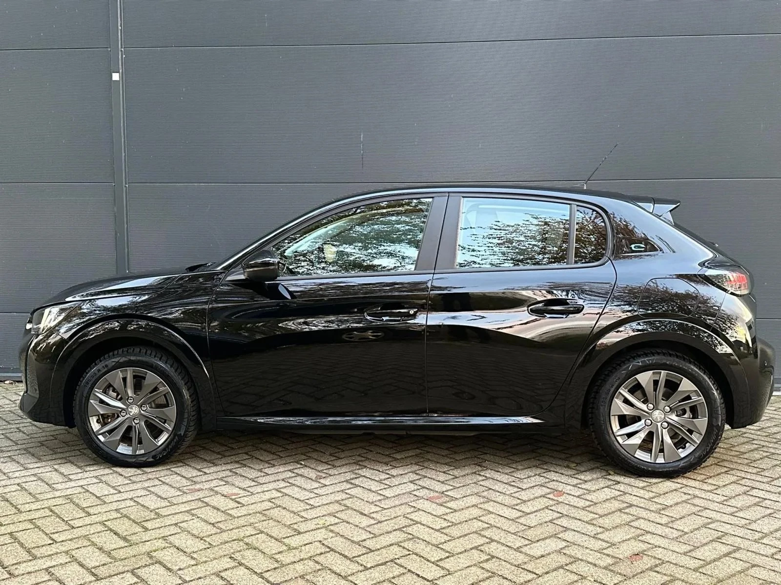 Hoofdafbeelding Peugeot e-208