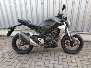 Hoofdafbeelding Honda CB 400 Honda CB 400 R