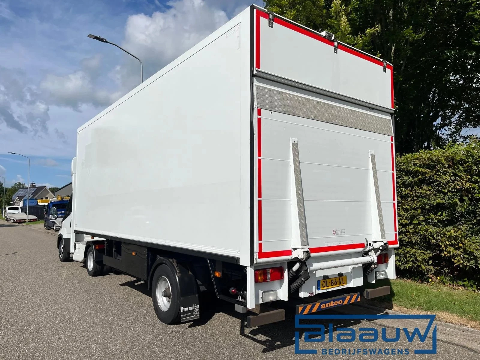 Hoofdafbeelding Iveco 40C18 Be trekker + Be bloemen oplegger