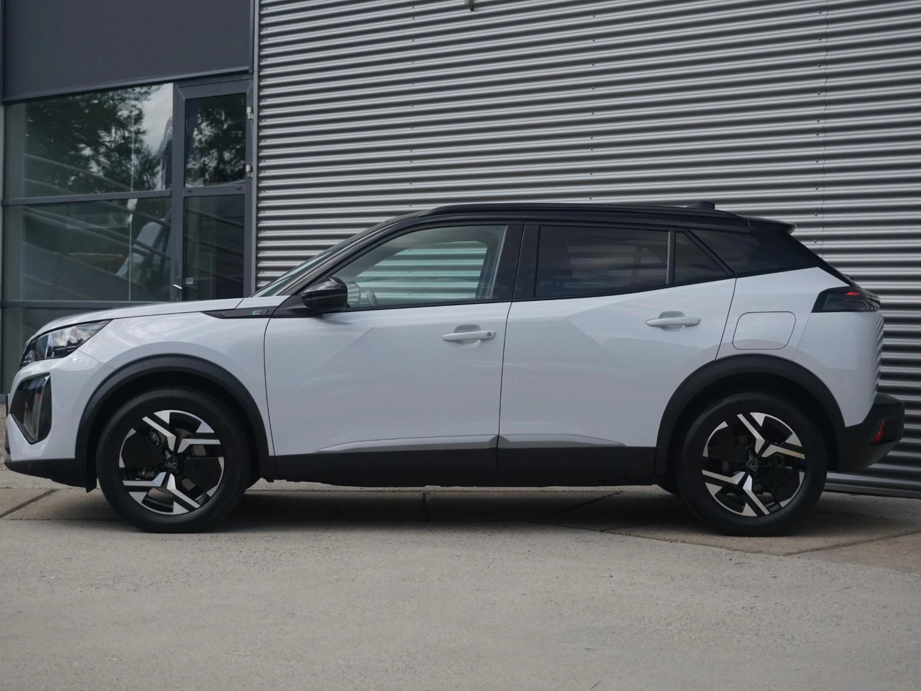 Hoofdafbeelding Peugeot e-2008