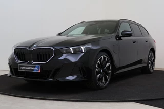BMW 5 Serie Touring 530e M Sport Automaat / Panoramadak / Trekhaak / Bowers & Wilkins / Comfortstoelen / Adaptieve LED / Stoelventilatie / Achteruitrijcamera / Stuurverwarming