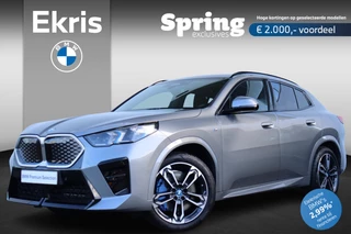 Hoofdafbeelding BMW iX2 BMW iX2 xDrive30 67 kWh BMW iX2 xDrive30 67kWh M-Sportpakket / Panoramadak / Innovation Pack / Trekhaak / Easter