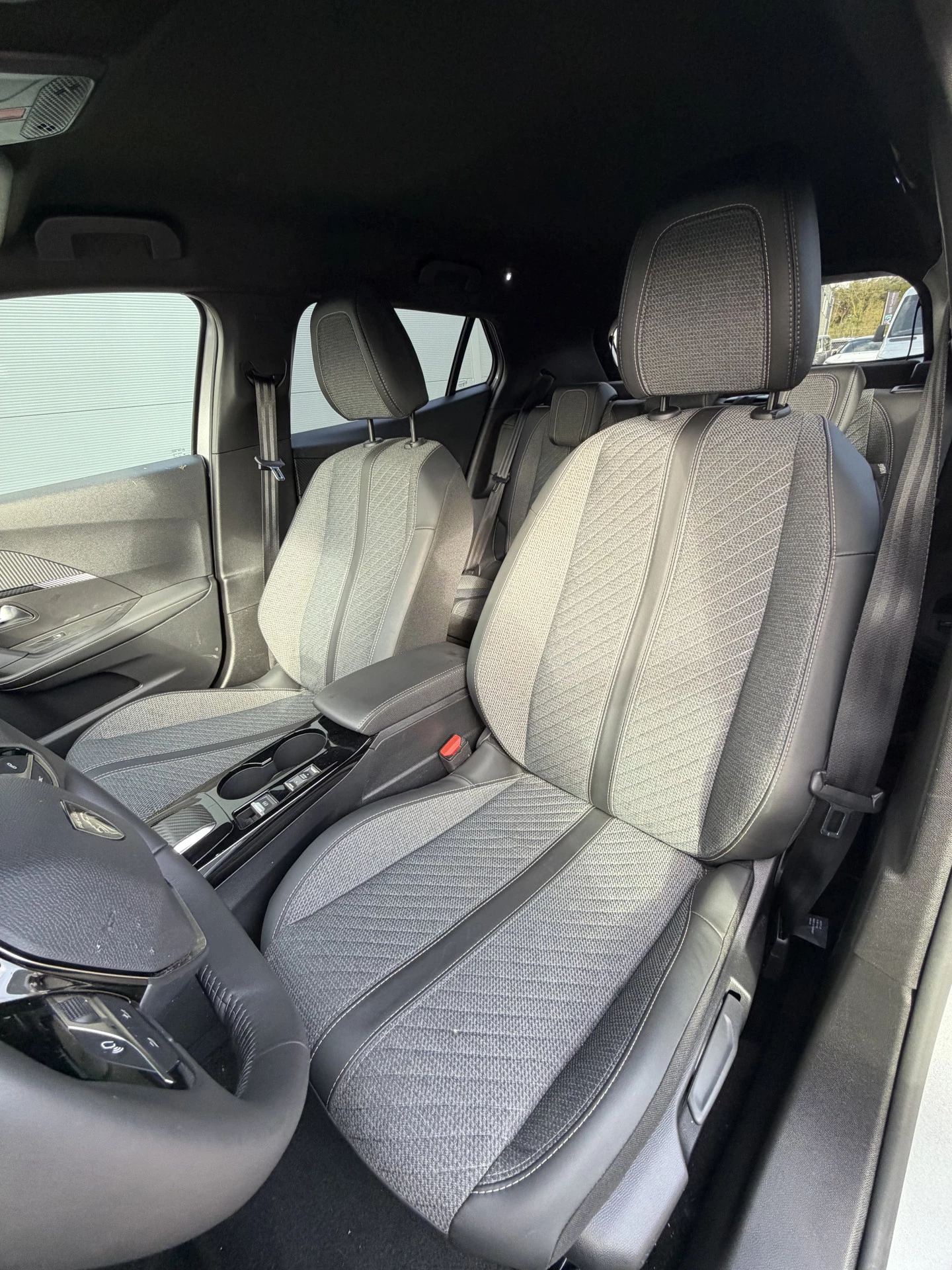 Hoofdafbeelding Peugeot e-2008