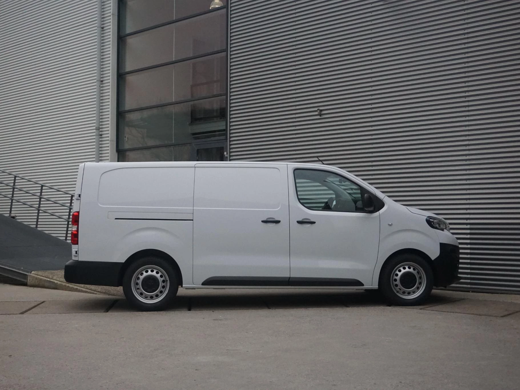 Hoofdafbeelding Peugeot e-Expert