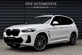 Hoofdafbeelding BMW X3 BMW X3 xDrive30e M Sport | Panoramadak | 21'' Velgen | Camera | CarPlay | Head-Up | Stoelverwarming | Sfeerverlichting |
